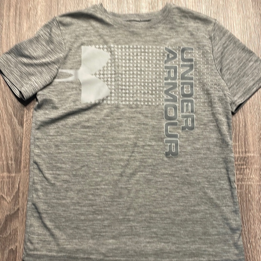 Boys Large Under Armour Tee